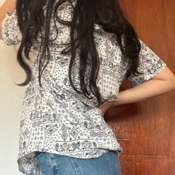 Patterned Botton Down Shirt! - Picture 3 of 8